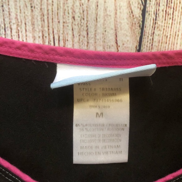 ▪️Pink Ribbon Scrub Top▪️ - Picture 4 of 5